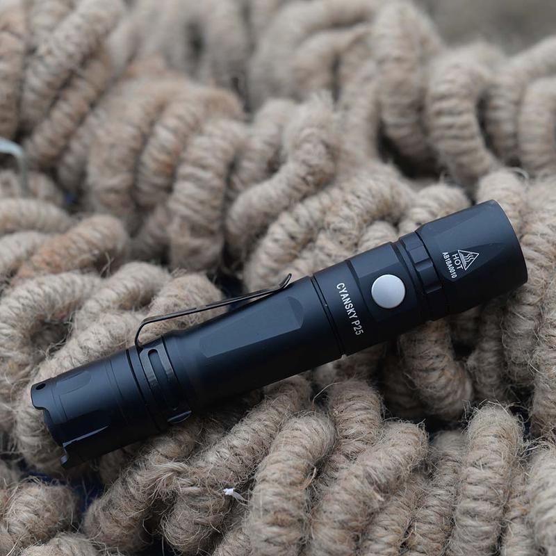 3000  P25 (Palm-sized Tactical Flashlight 3000 Lumens / 192M)